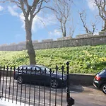 Vakantiehuis Bar Cottage-city Views-sleeps 5