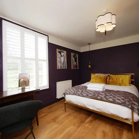 Bar Cottage-city Views-sleeps 5 York