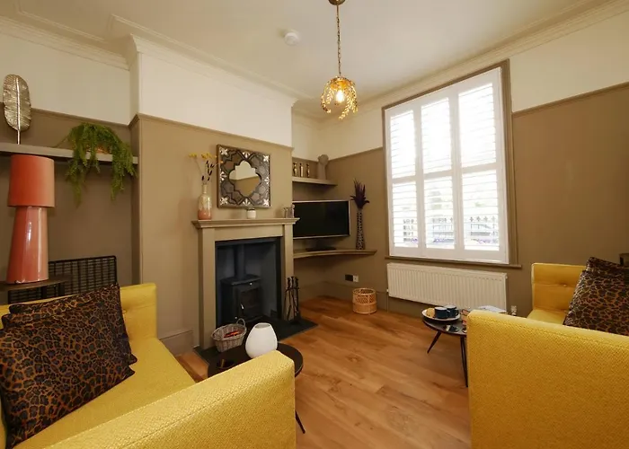 Semesterbostad Bar Cottage-city Views-sleeps 5 *