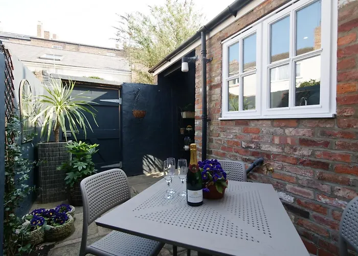 Semesterbostad Bar Cottage-city Views-sleeps 5