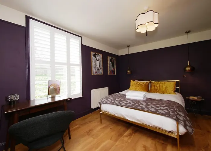 Bar Cottage-city Views-sleeps 5 York