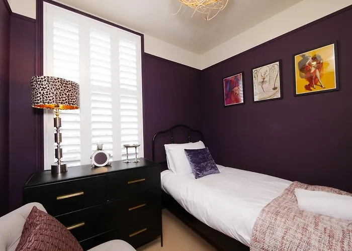 Semesterbostad Bar Cottage-city Views-sleeps 5