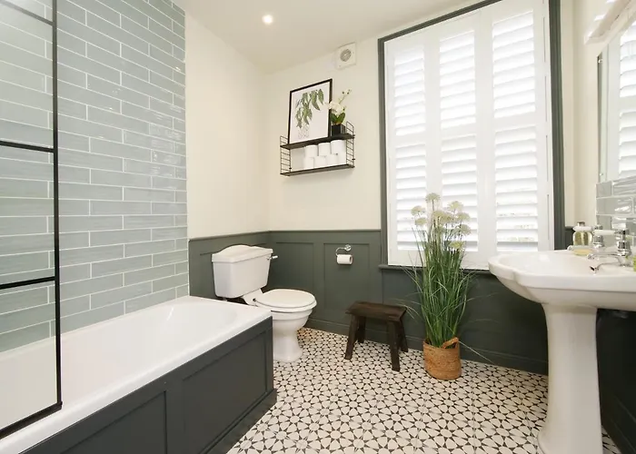 Semesterbostad Bar Cottage-city Views-sleeps 5