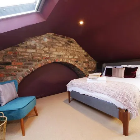 Bar Cottage-city Views-sleeps 5 * York