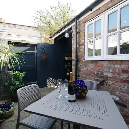 Сasa de vacaciones Bar Cottage-city Views-sleeps 5