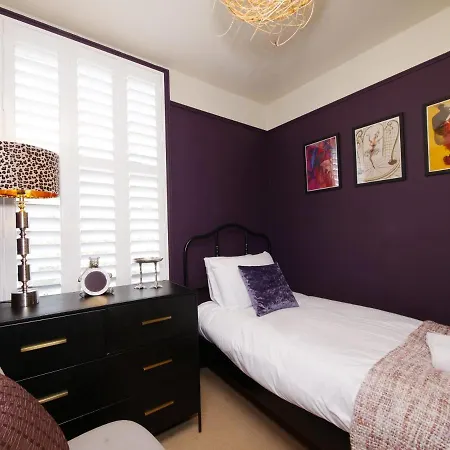 Сasa de vacaciones Bar Cottage-city Views-sleeps 5